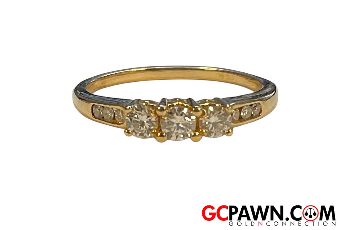 View product details for Women's Cluster ring 14kt Yellow Gold 