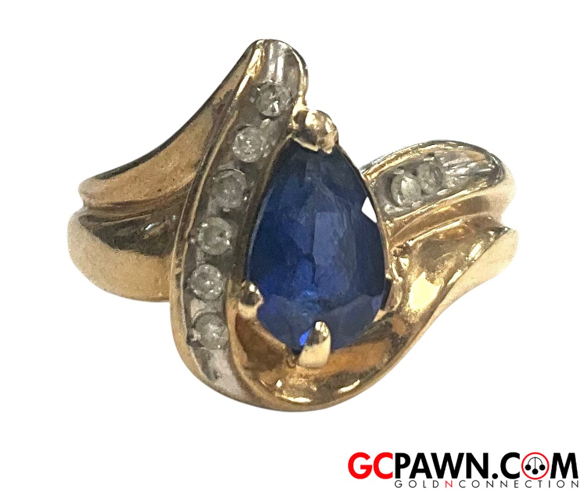 View product details for Women's Cluster ring 10kt Yellow Gold 