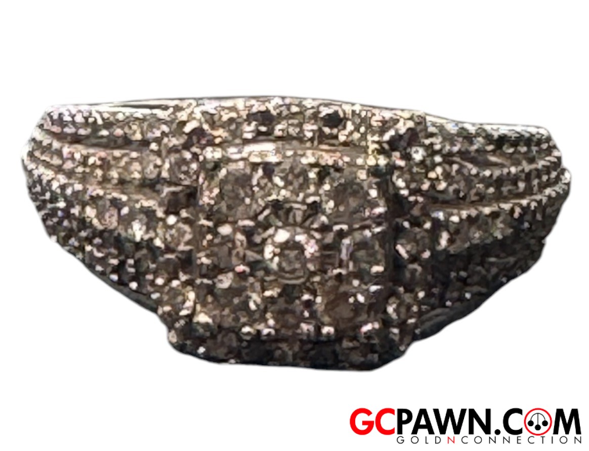 View product details for Women's Cluster ring 10kt White Gold 