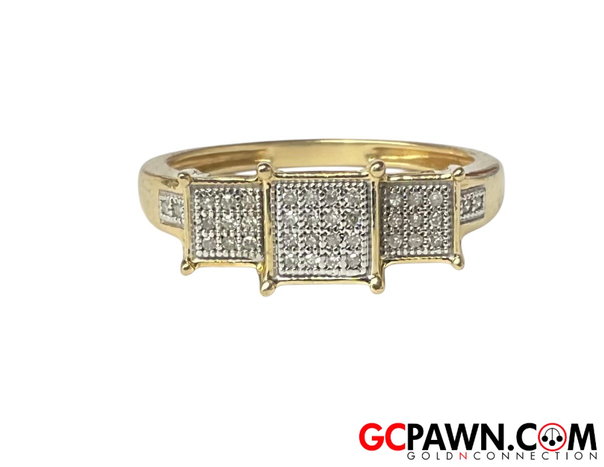 View product details for Women's Cluster ring 10kt Yellow Gold 
