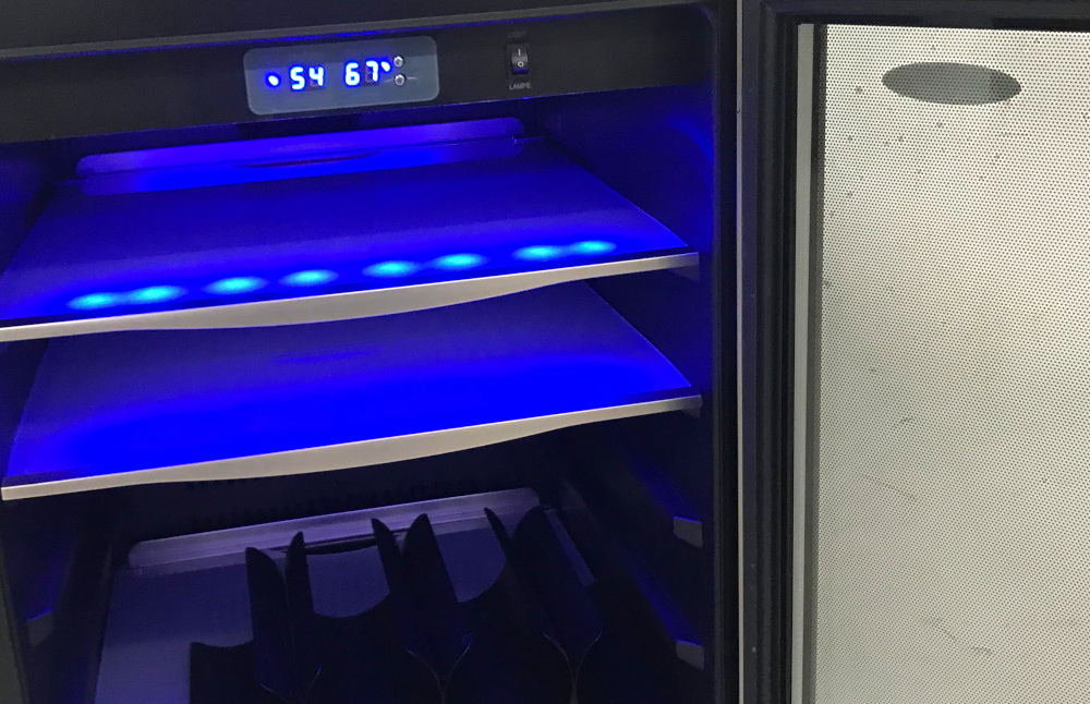 Danby Refrigerator Model 124 Beverage Center (DBC039A1BDB)