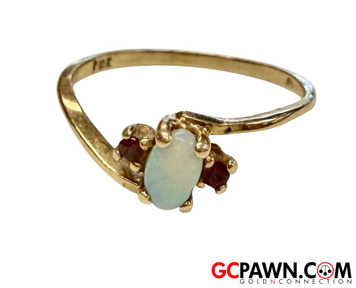 View product details for Women's Solitaire ring 10kt Yellow Gold 