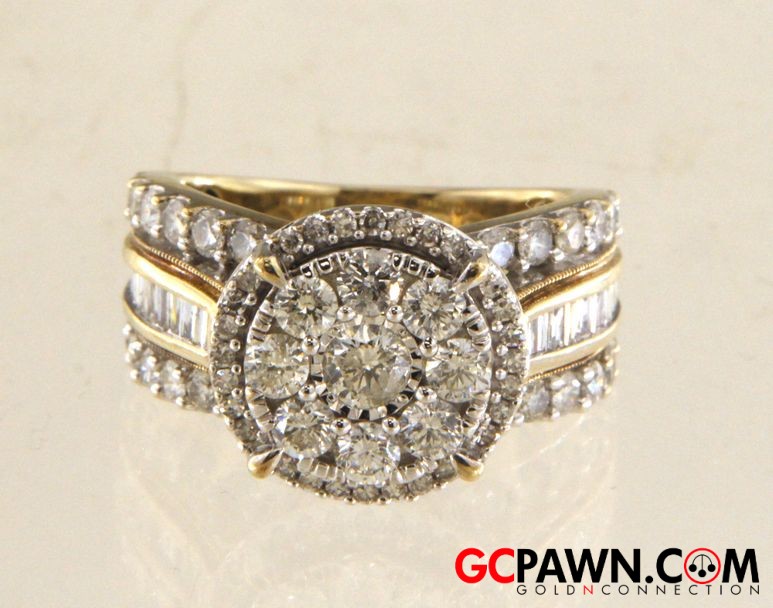 View product details for Women's Cluster ring 10kt Yellow Gold 